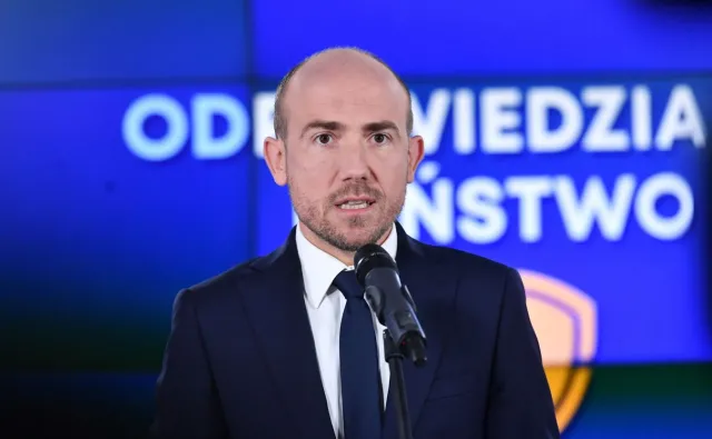 "Kończ waść, wstydu oszczędź". Budka do Sasina [WIDEO]