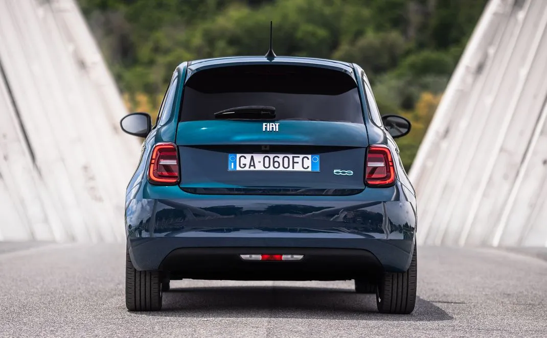 fiat-500e-la-prima-28242799.jpg