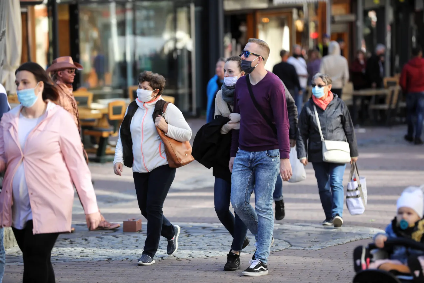 Boimy się koronawirusa, ale nie chcemy się szczepić. SONDAŻ DGP i RMF FM