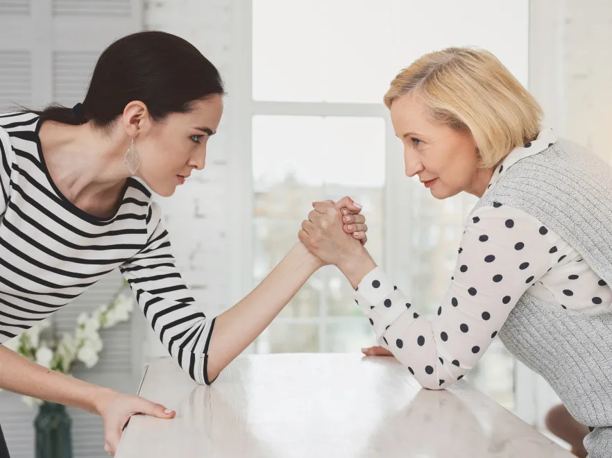 To się może udać! Badanie wykazało, jaka aktywność pozytywnie wpływa na relację między synową a teściową