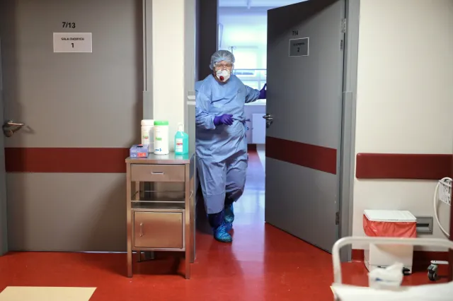 Rekord zakażonych od początku epidemii. Tylko na Mazowszu ponad 3,5 tys. osób [NOWE DANE]