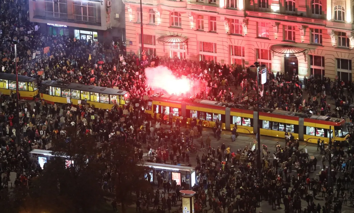 ONR kontra "lewactwo" niczym w II RP. "Mechaniczna pomarańcza" po polsku [FELIETON]