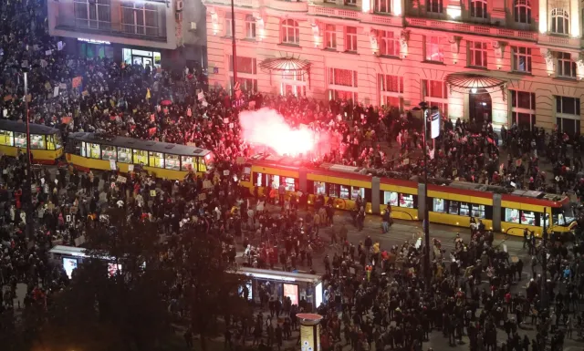 ONR kontra "lewactwo" niczym w II RP. "Mechaniczna pomarańcza" po polsku [FELIETON]