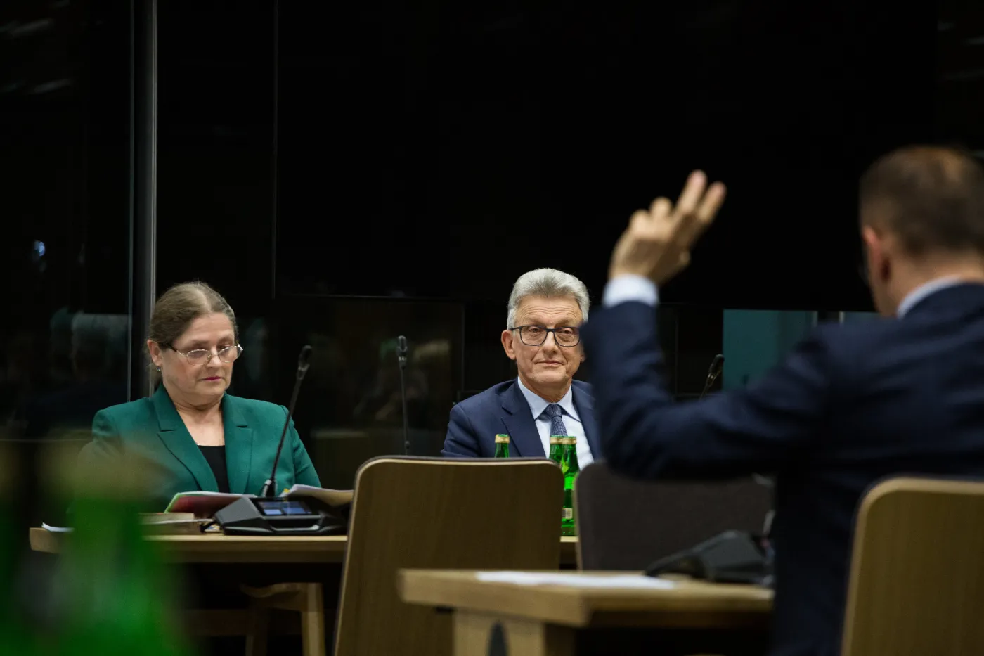 Prof. Pawłowicz nękana po wyroku TK? OKO.press zaprzecza i pokazuje nagranie [WIDEO]