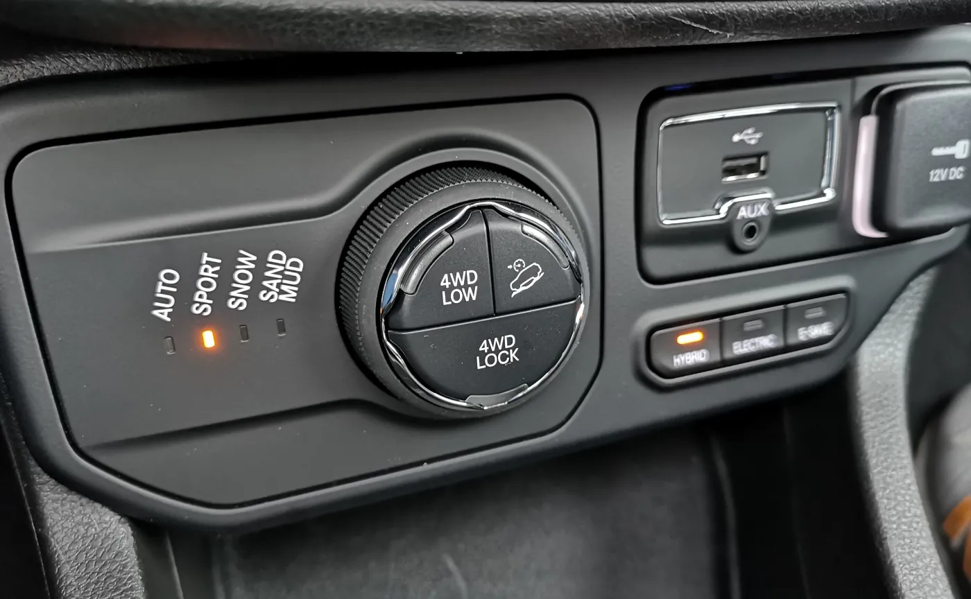 jeep-renegade-4xe-28274421.jpg
