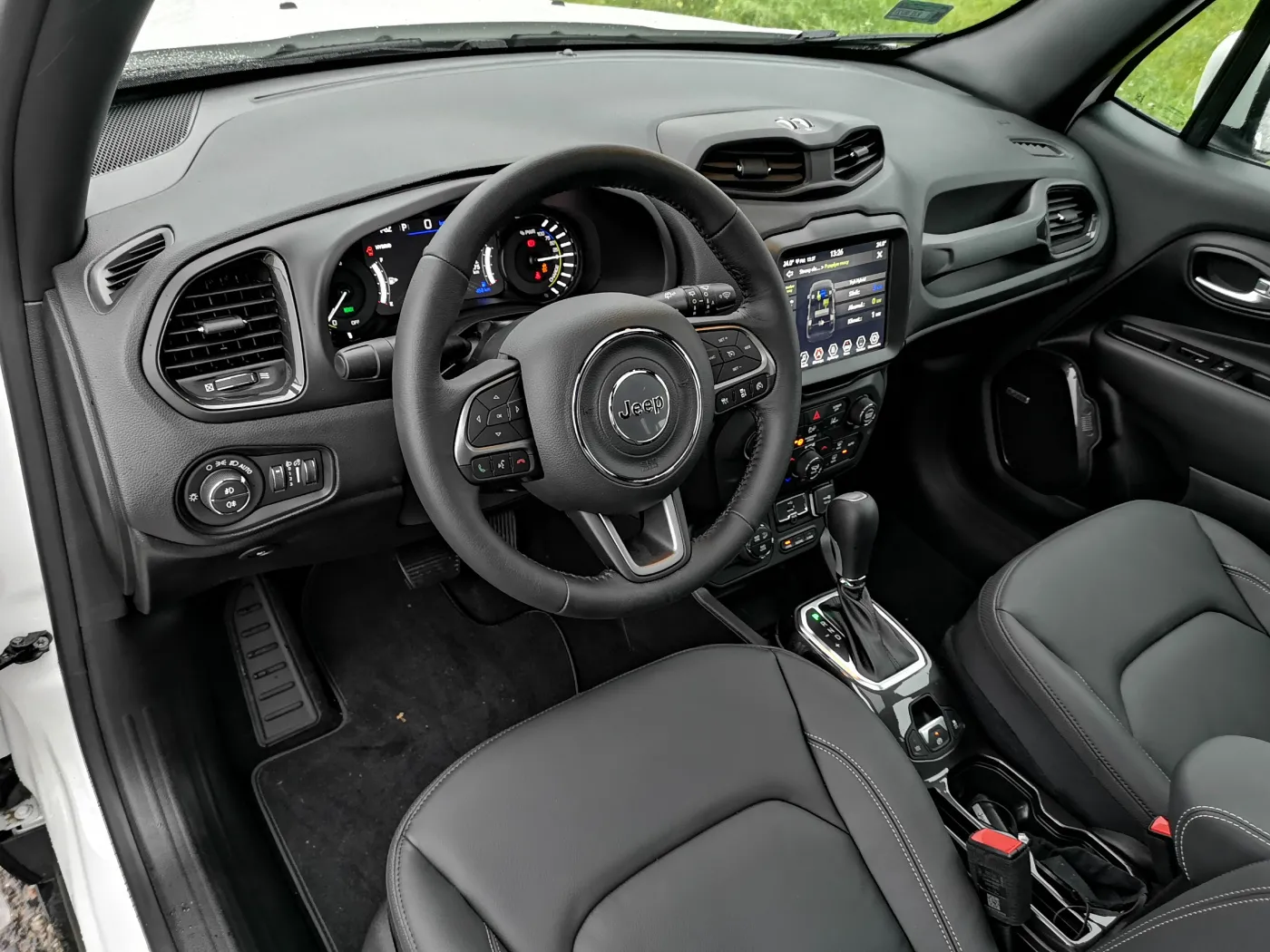 jeep-renegade-4xe-28274471.jpg