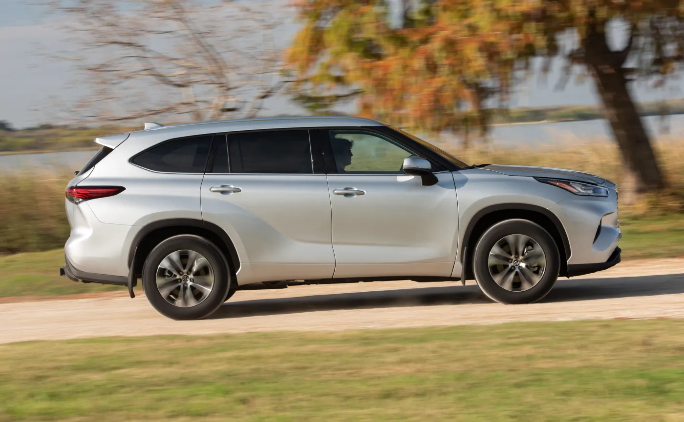 Toyota Highlander pierwszy raz w Polsce. Oto NOWA 7-osobowa hybryda