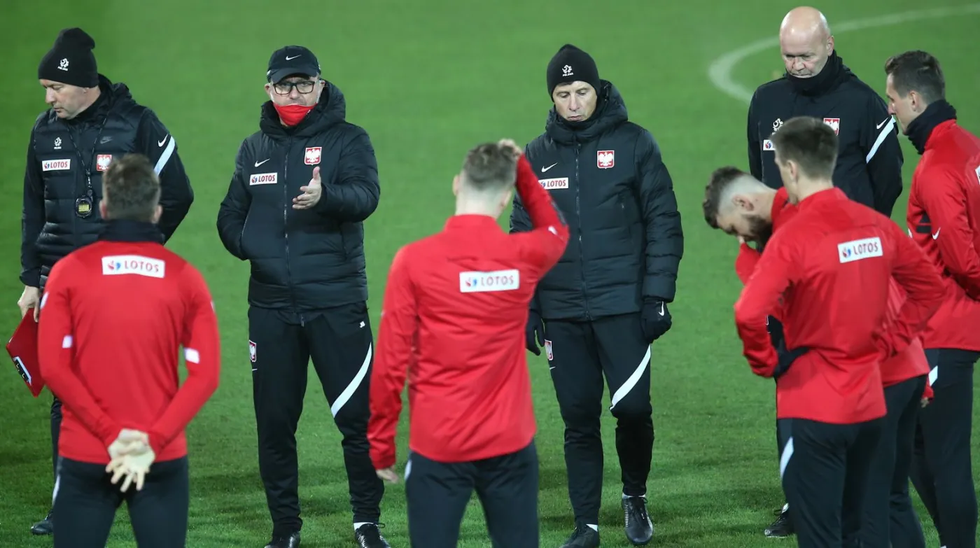 Kadra Brzęczka wróciła do Polski z poślizgiem. Kontuzja czołowego gracza?