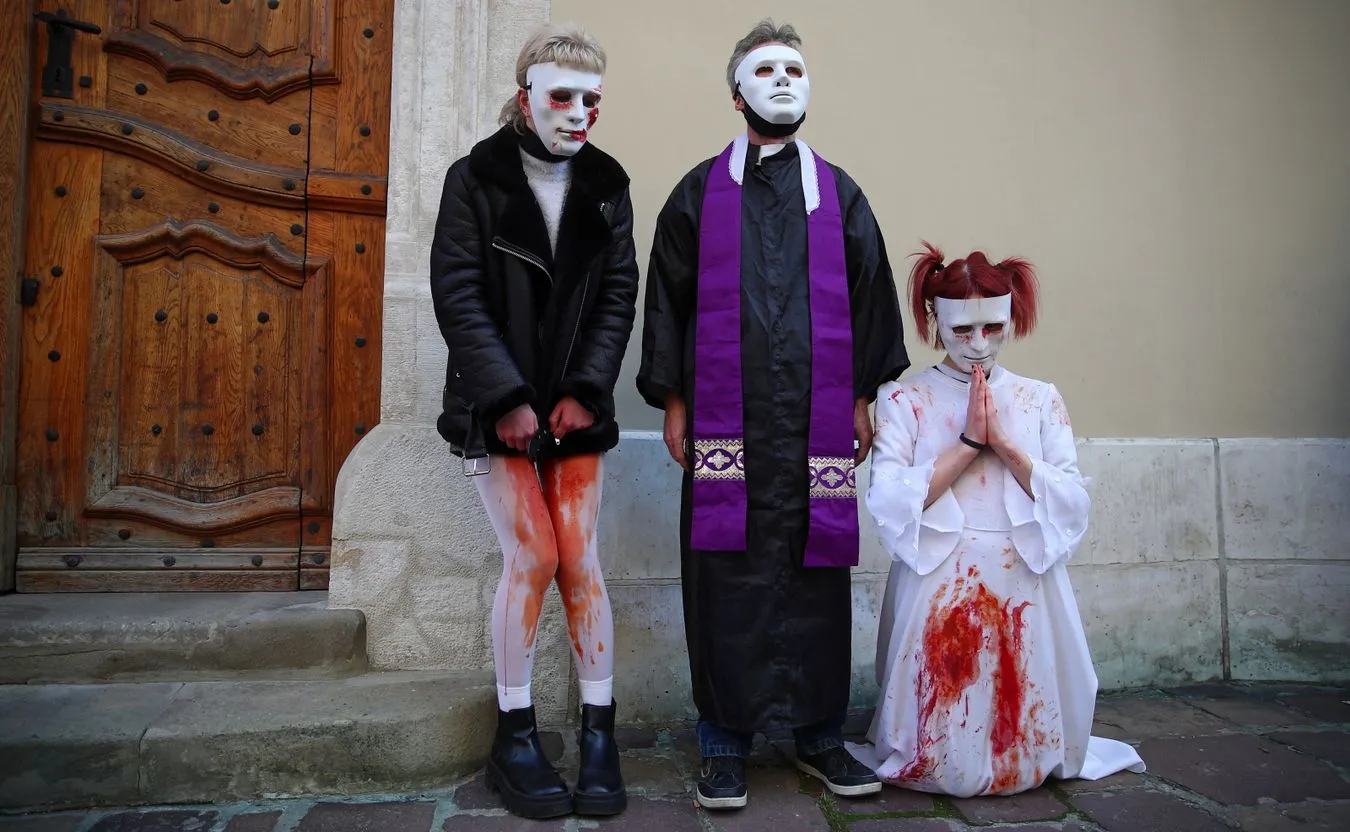 Protest przed domem kardynała Stanisława Dziwisza [ZDJĘCIA]