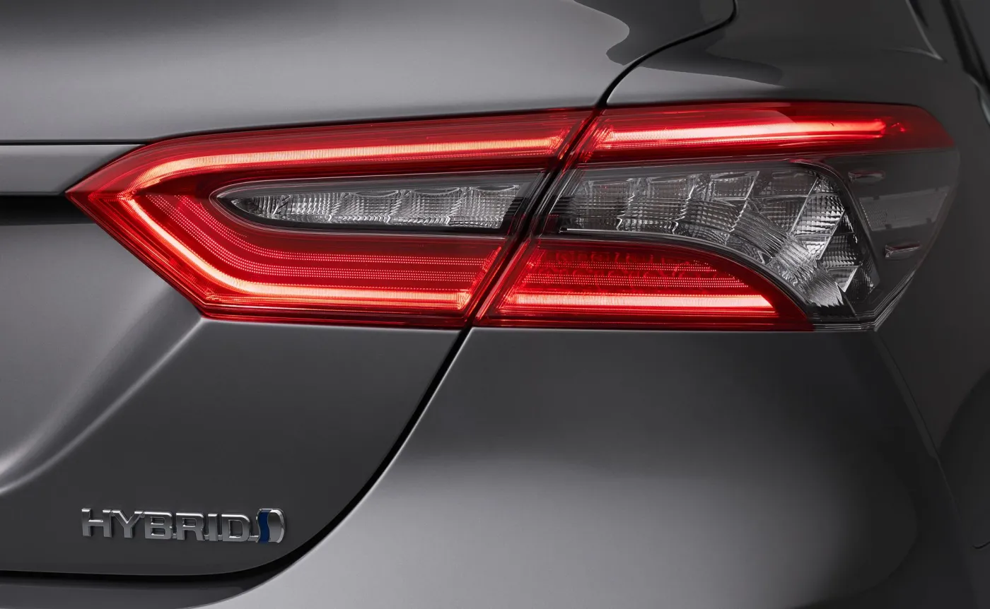 toyota-camry-hybrid-28333976.jpg