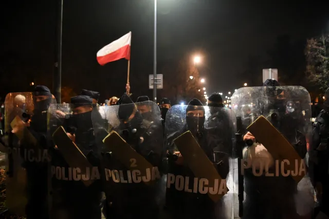 Rzecznik KSP: To policjant ucierpiał w starciu z wicemarszałkiem Czarzastym [WIDEO]