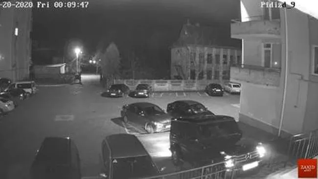 Wjechali autem po schodach w bloku. Wykluczono ich z partii