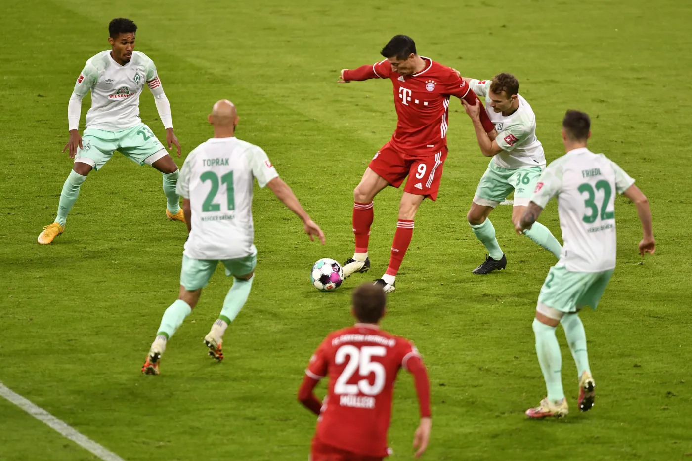 Lewandowski nie mógł strzelić gola w kadrze i w Bayernie też nie trafił w bramkę