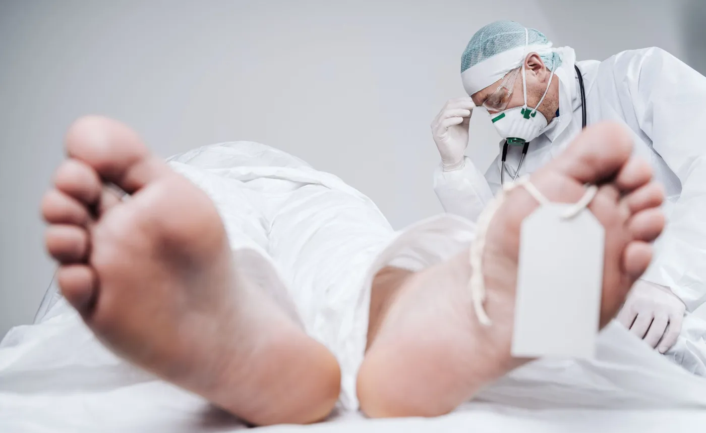 Jak pracują koronerzy? Rodziny czekają po kilkadziesiąt godzin na stwierdzenie śmierci bliskich