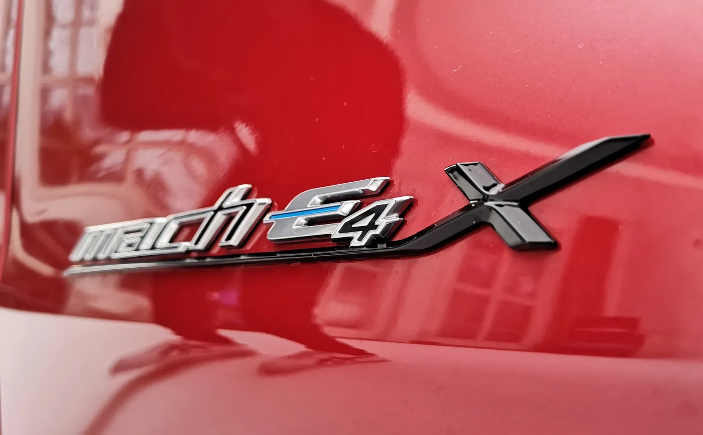 ford-mustang-mache-36161615.jpg