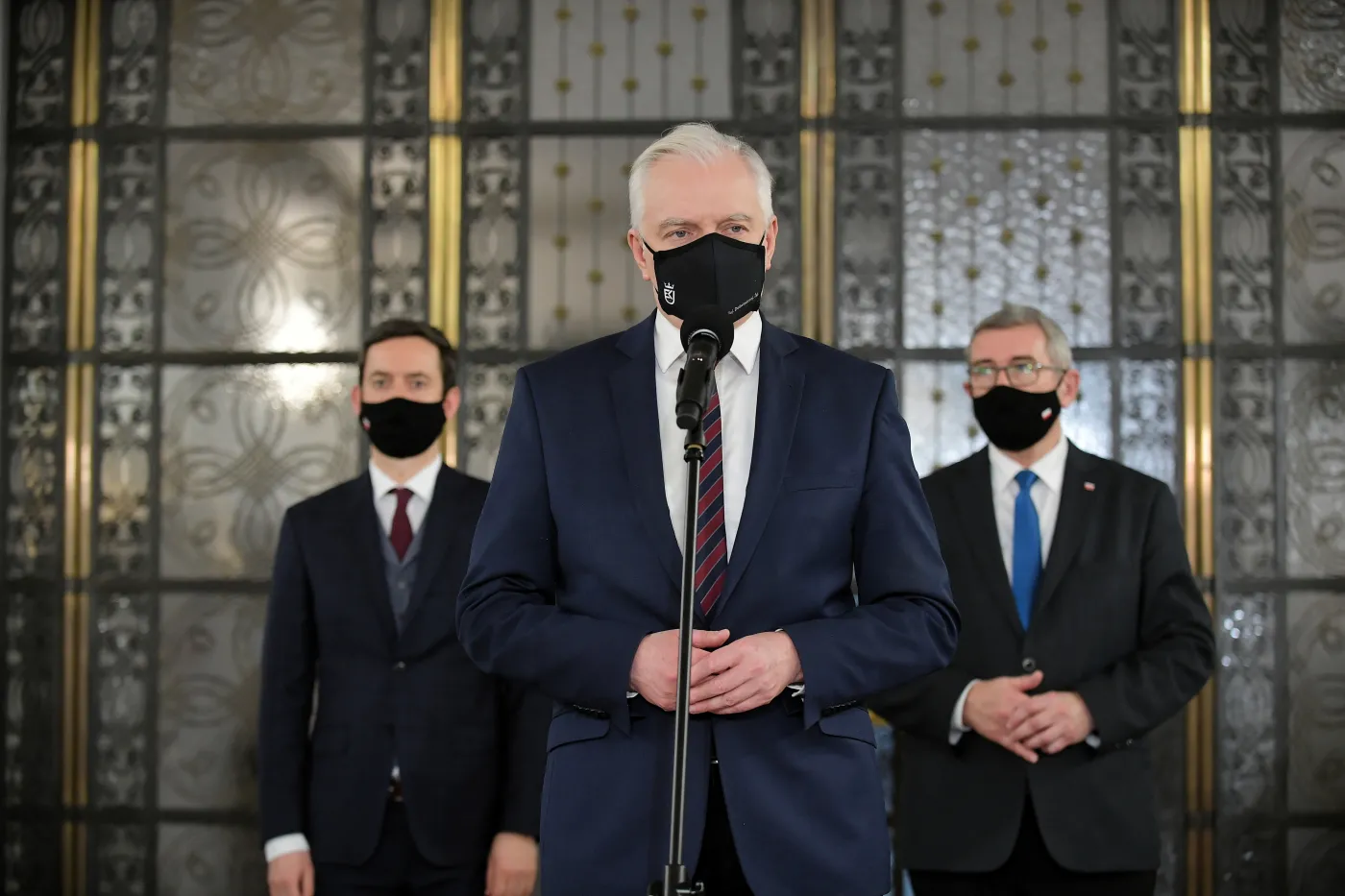 Gowin o walce z koronawirusem: Działamy metodą młota i tańca