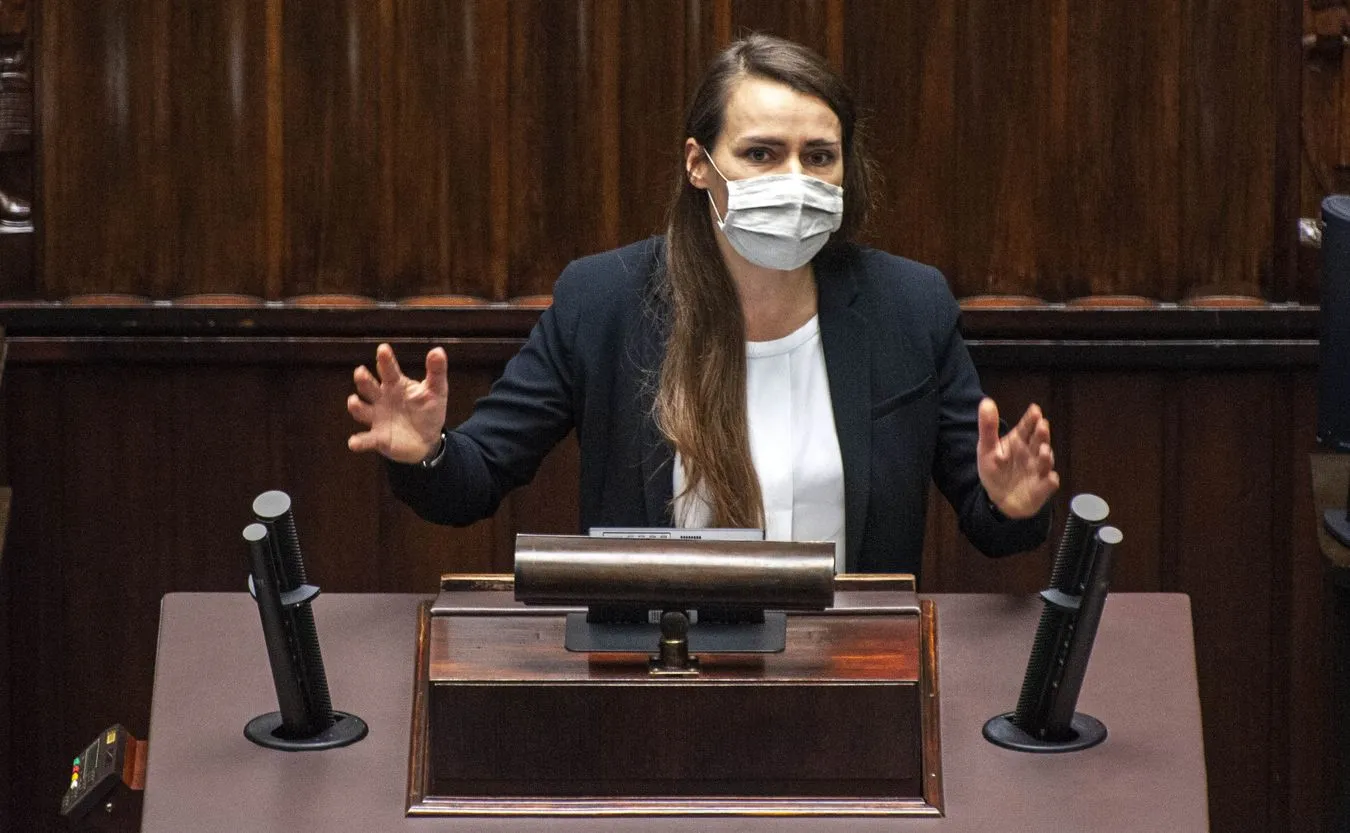 Pomaska i Nowacka biją w PiS. "Są pieniądze dla Rydzyka, TVP i limuzyny..."