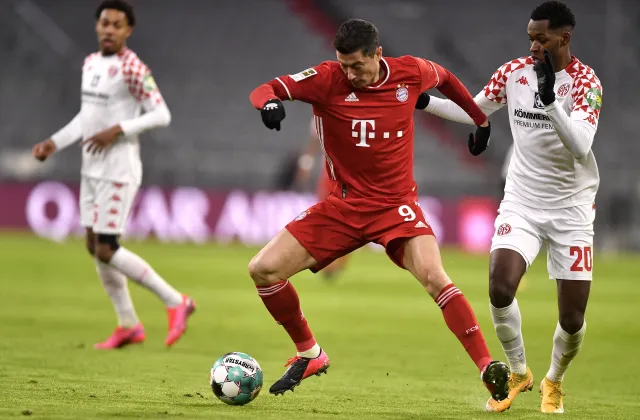 Lewandowski się nie zatrzymuje. Dwa gole i asysta w pojedynku z Mainz