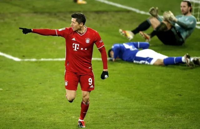 Lewandowski strzelił 23. gola i ustanowił kolejne dwa rekordy. Bayern ucieka rywalom