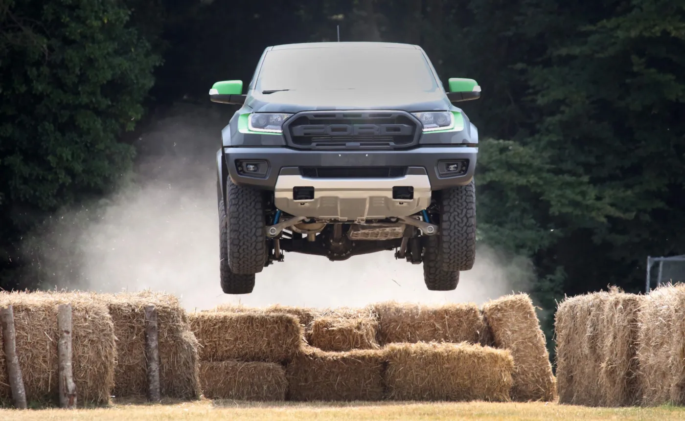 Ford nowym królem w Polsce. Wzięcie poszybowało jak Ranger Raptor