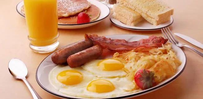 6 nawyków śniadaniowych, które negatywnie wpływają na zdrowie. Sprawdź koniecznie!