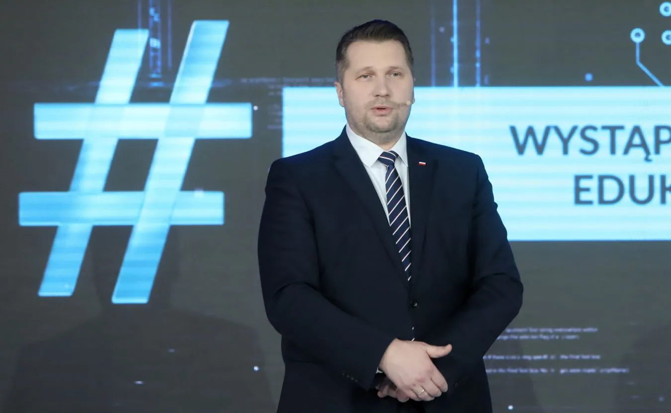 Starsze roczniki wrócą do szkół? Komentarz Czarnka