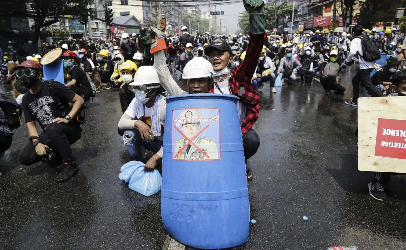 Protesty w Birmie nie ustają. Armia dokręca śrubę