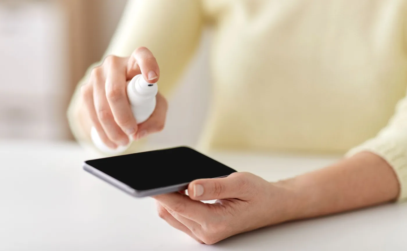 42 szczepy drobnoustrojów na telefonach pacjentów szpitala