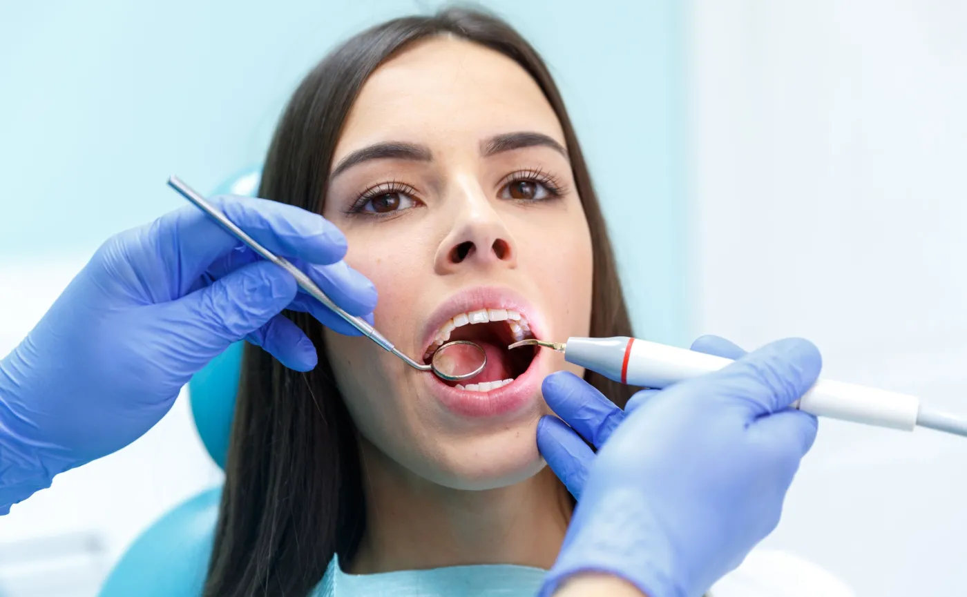 Kobieta u dentysty