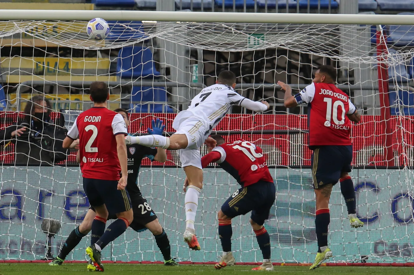 Cristiano Ronaldo zamknął usta krytykom. W ciągu 22 minut strzelił trzy gole