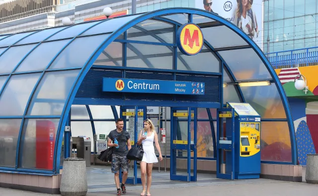 Tragiczny wypadek na stacji metra centrum. Kobieta wpadła pod pociąg