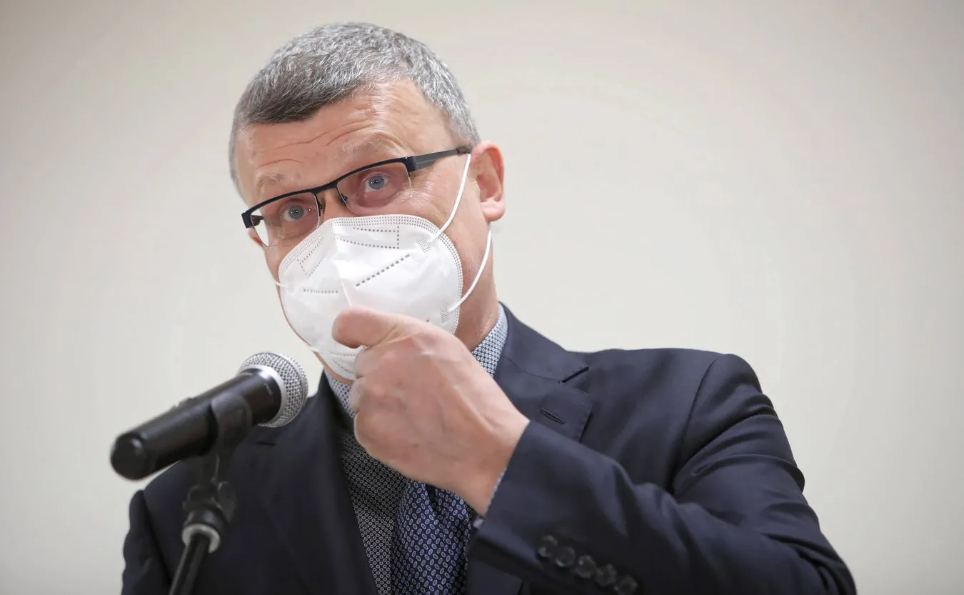 Dr Grzesiowski: Szalony bałagan. To porażka