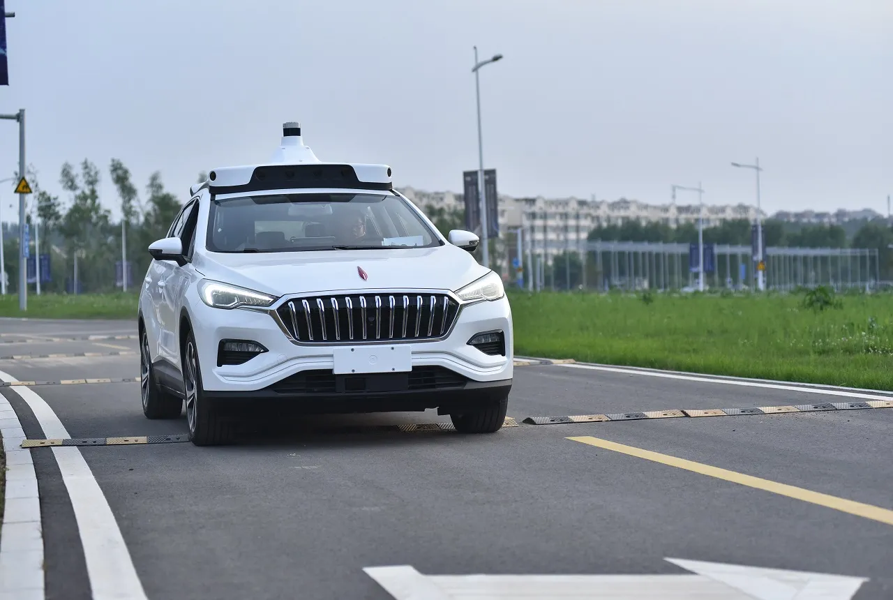 apollo-go-robotaxi-37094906.jpg