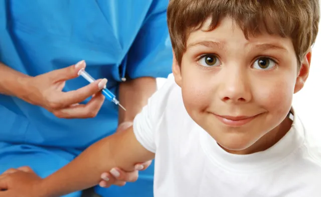 Dlaczego co kraj, to inne szczepienia dzieci?