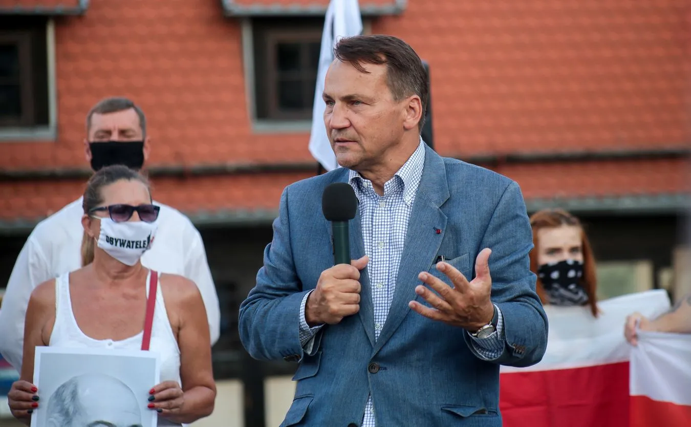 Sikorski: Nie sądziłem, że kiedyś zgodzę się z Millerem bardziej niż z antykomunistami, ale...