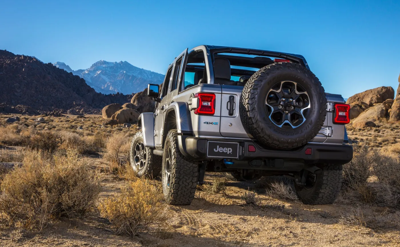 jeep-wrangler-4xe-37133196.jpg