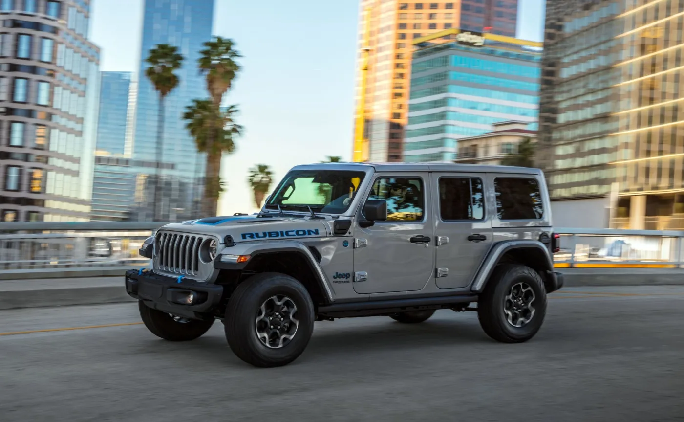 jeep-wrangler-4xe-37133216.jpg