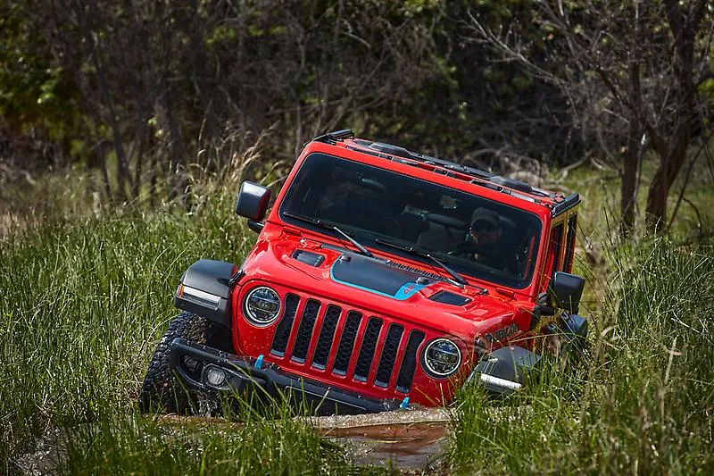 jeep-wrangler-4xe-37133382.jpg
