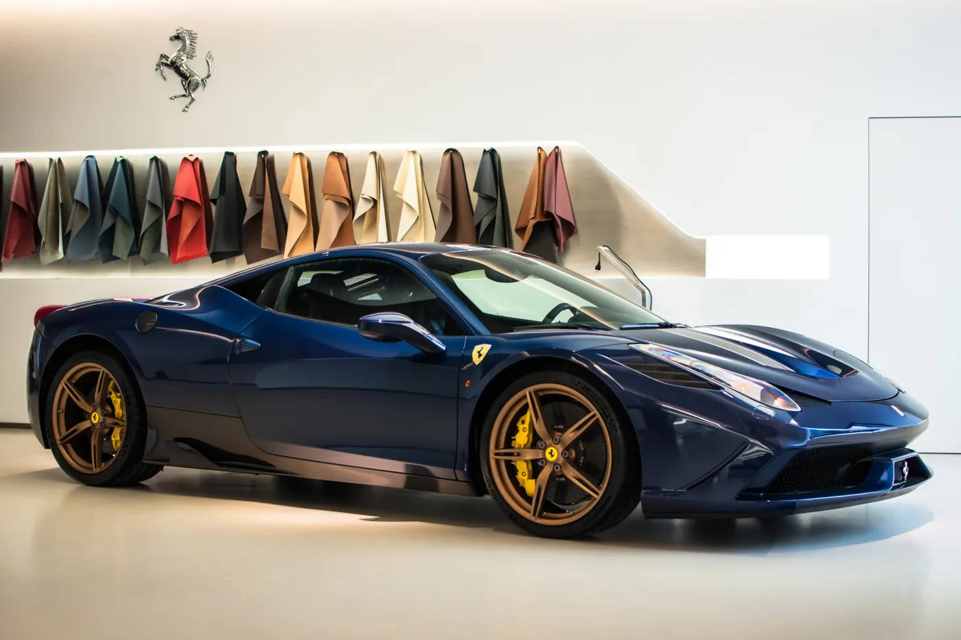 7077236-ferrari-458-speciale.jpg