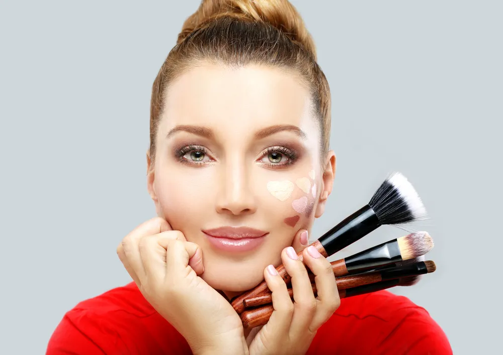 Kocie konturowanie twarzy - hitowy makijaż krok po kroku