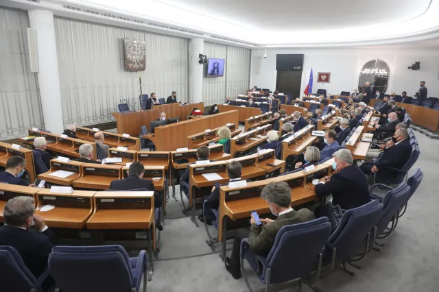 Senat nie wprowadził preambuły do ustawy ratyfikacyjnej dot. Funduszu Odbudowy 