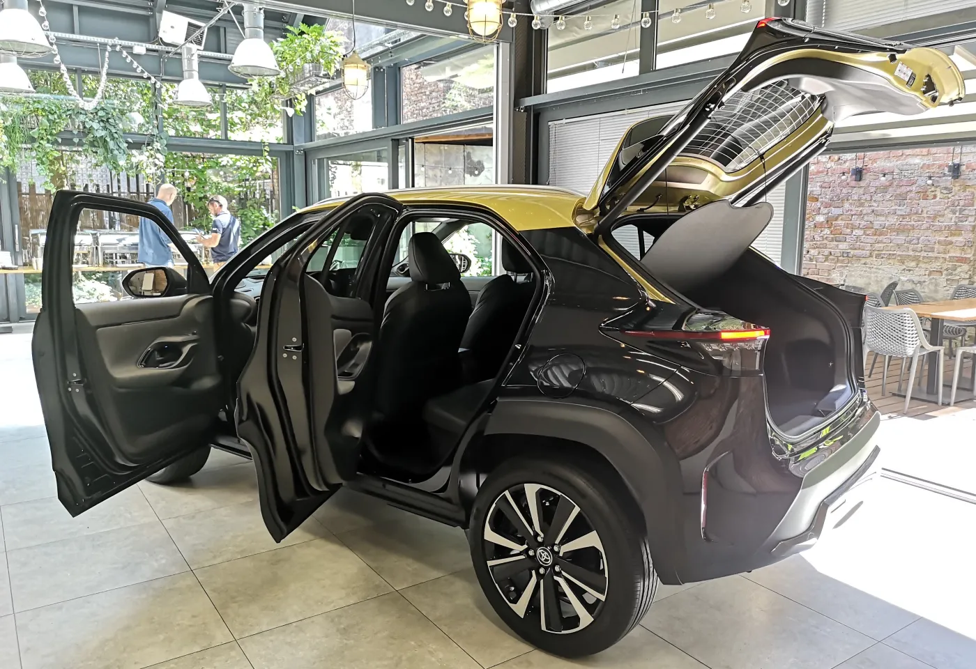toyota-yaris-cross-37177375.jpg
