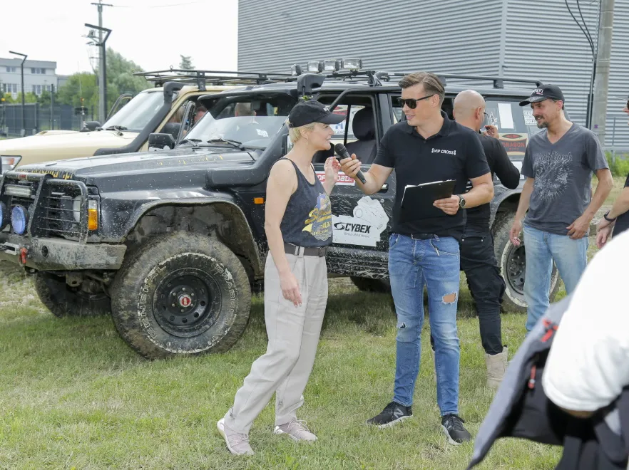 Przy Zamachowskim rzadko uśmiechała się aż tak szeroko. Monika Richardson promienieje u boku nowego partnera