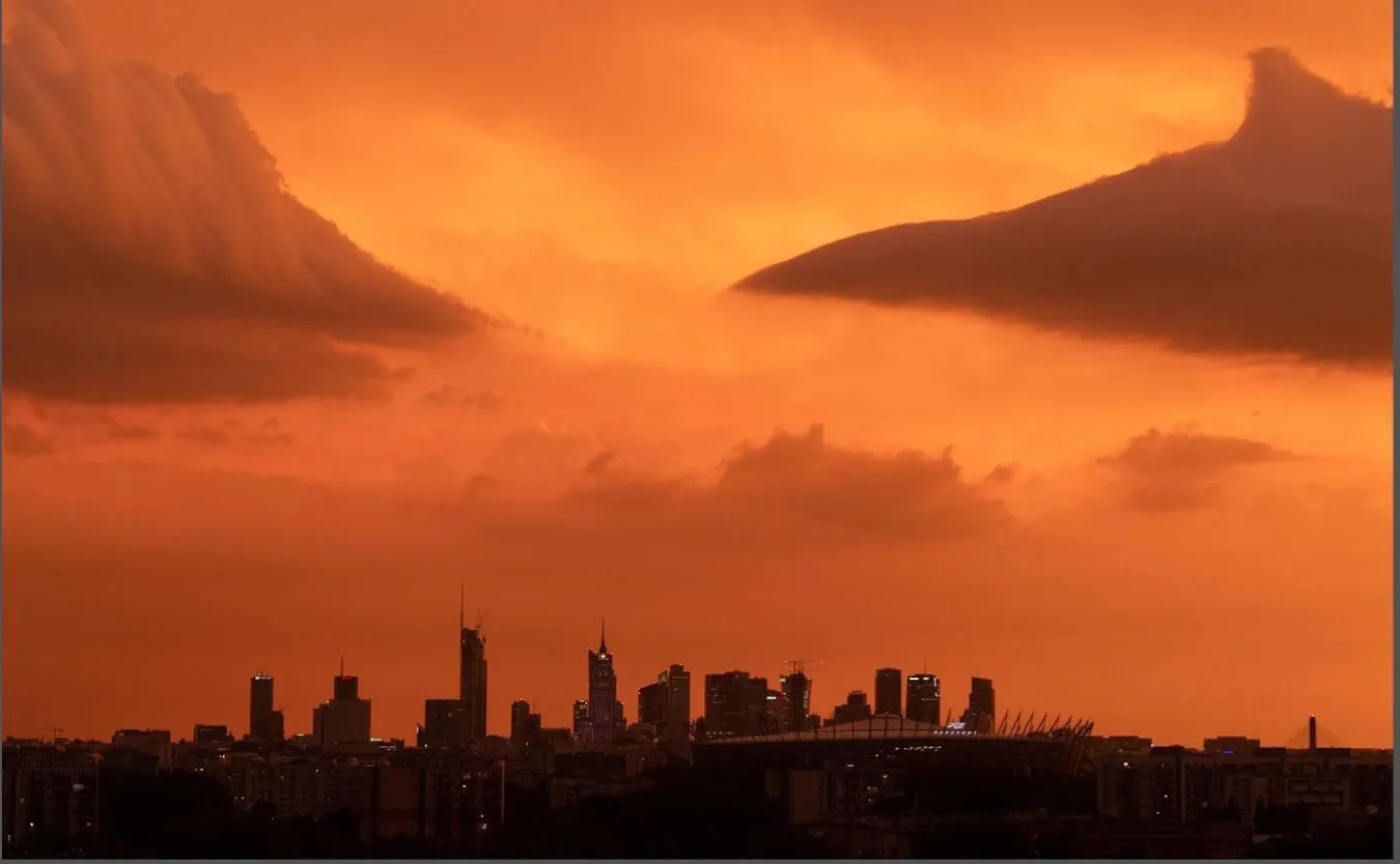 Warszawa jak z filmu science-fiction. Zobacz niesamowite ZDJĘCIE stolicy!