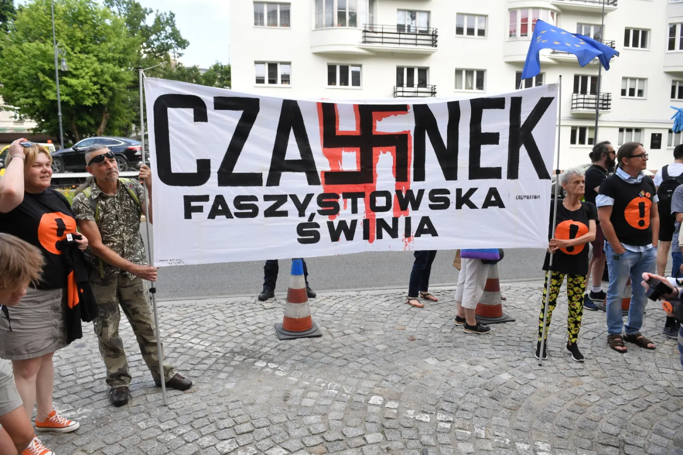 Strajk Kobiet przed MEN. Czarnek nazwany "faszystowską świnią"