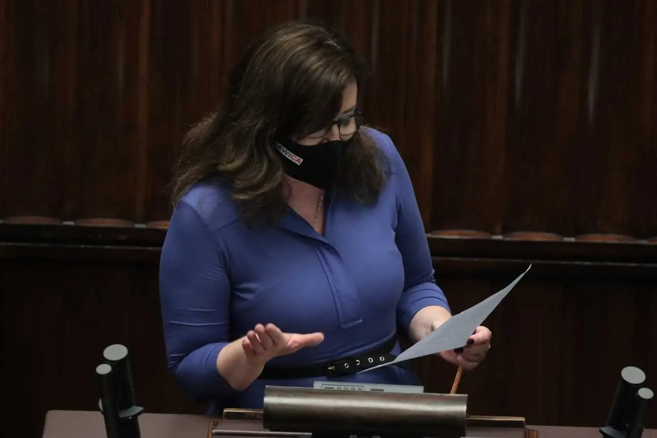 Lewica: Rząd flirtuje z antyszczepionkowcami