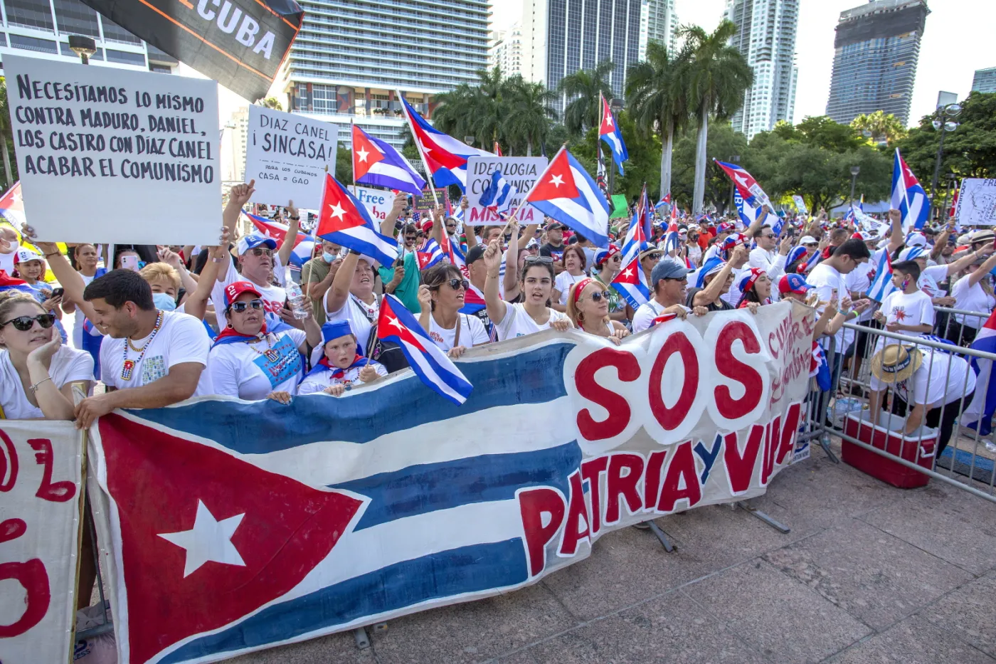 Demonstracja poparcia dla protestów na Kubie w Miami w USA
