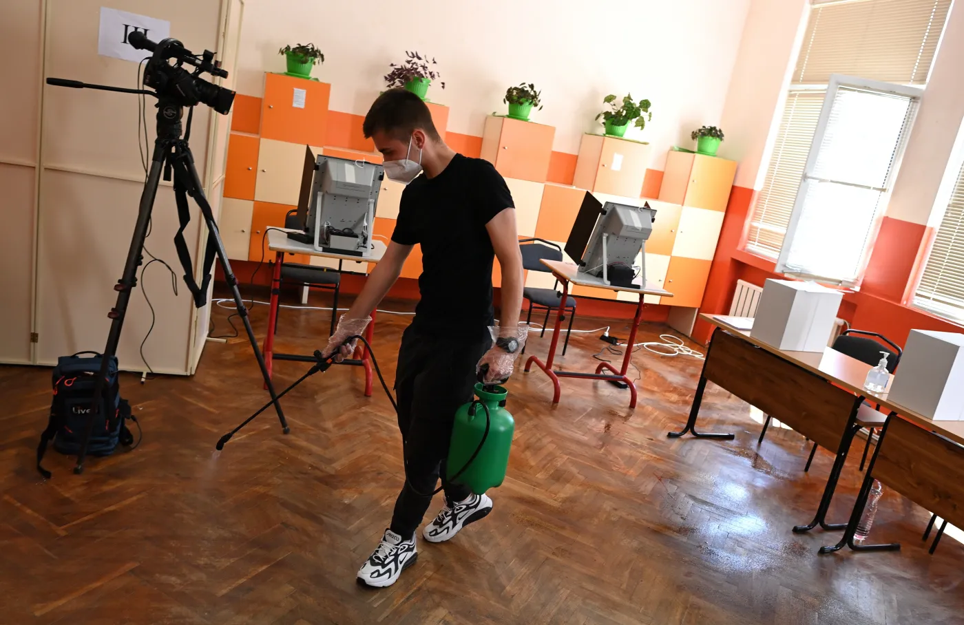 Przedterminowe wybory w Bułgarii. Jest Taki Naród showmana Trifonowa główną siłą