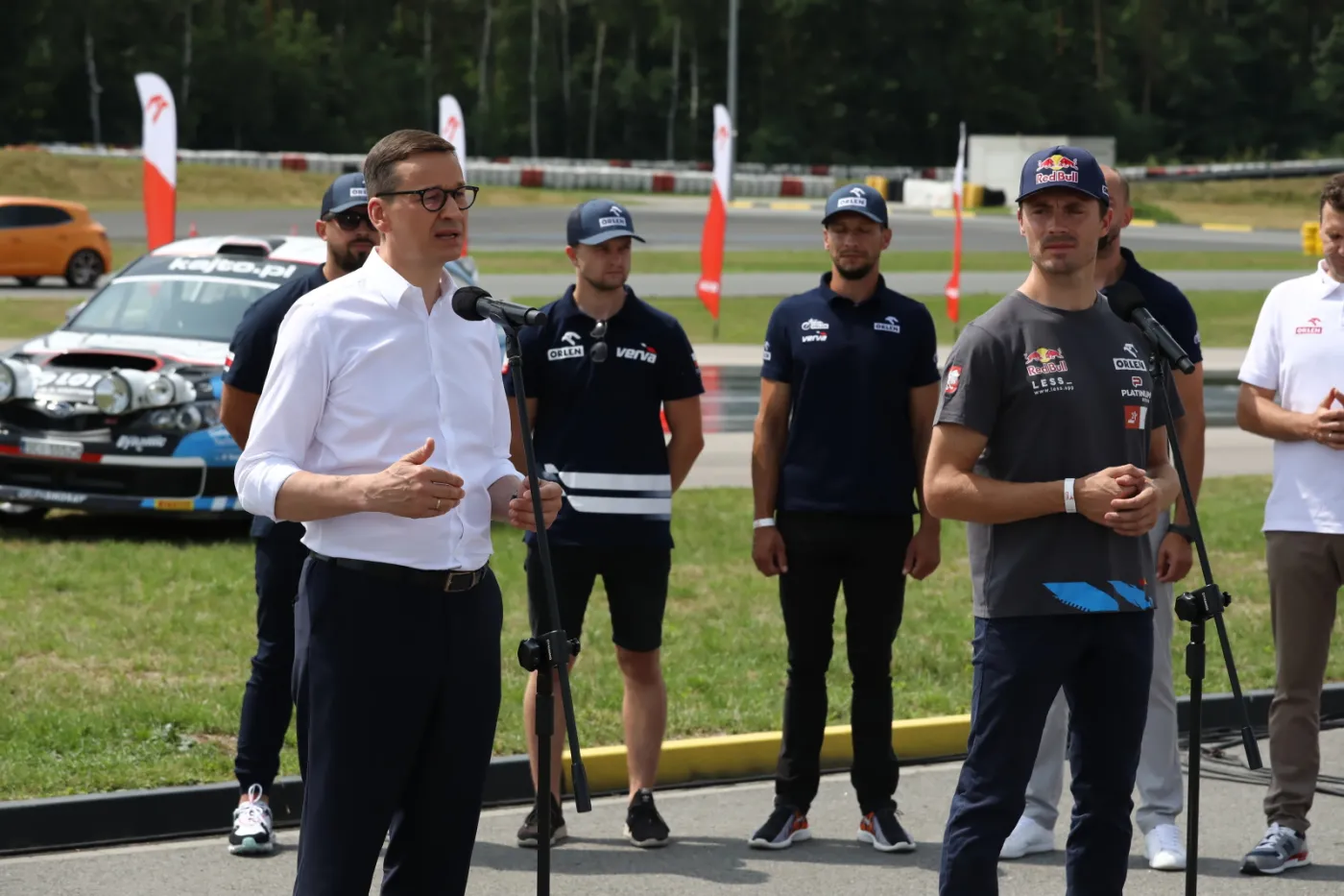 Morawiecki: Chyba ubiorę koszulkę z napisem "konstytucja"