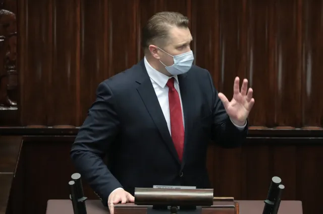 Czarnek: 20 lat pedagogiki wstydu. Serwowały ją media sączące jad na Polskę